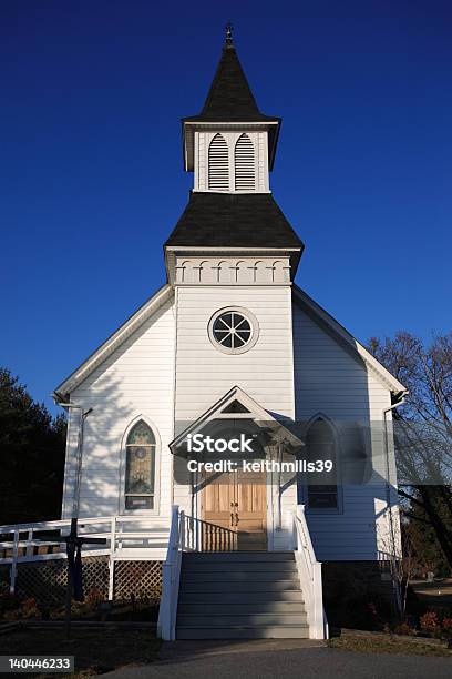 Foto de Igreja e mais fotos de stock de Azul - Azul, Branco, Campanário - Característica arquitetônica