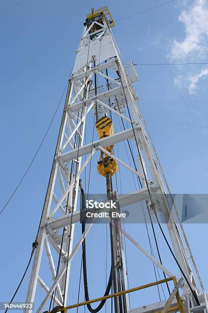 Aceite Derrick Foto de stock y más banco de imágenes de Bomba de petróleo - Bomba de petróleo, Fotografía - Imágenes, Industria petrolera