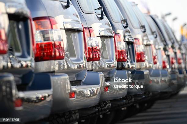 Foto de Vista Traseira De Suvs e mais fotos de stock de Luxo - Luxo, Showroom de Carros, Carro