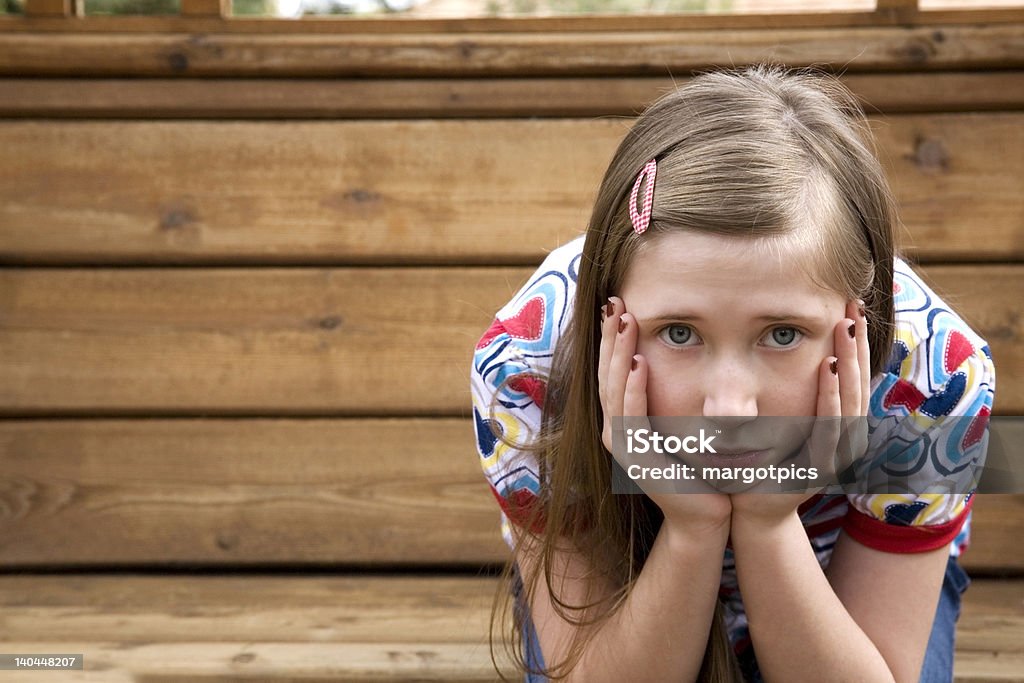 Triste menina pré-adolescente - Foto de stock de Adolescência royalty-free