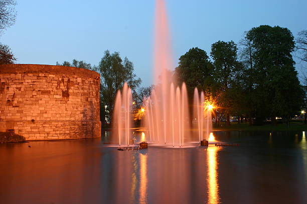 istock Fortress wall in Maastricht with waterplay 140448401