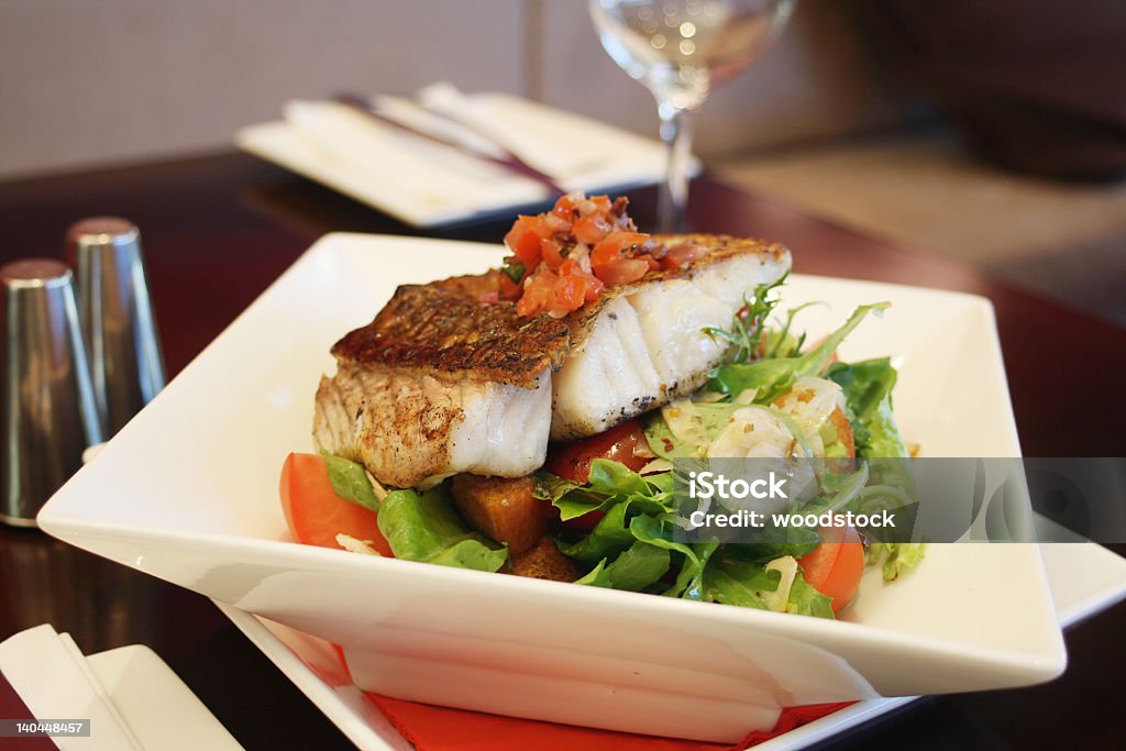 Pescado la cena - Foto de stock de Barramundi libre de derechos