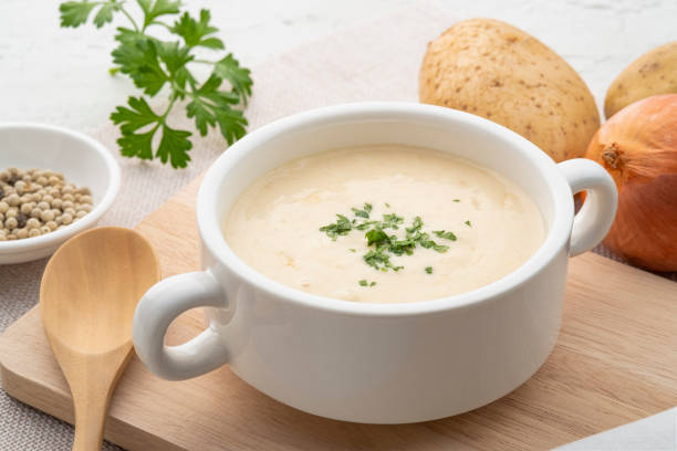 istock Bowl of creamy potato soup 1404484832