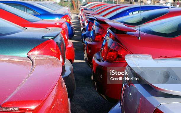 Foto de Automóvel Em Linha e mais fotos de stock de Showroom de Carros - Showroom de Carros, Carro, Reluzente