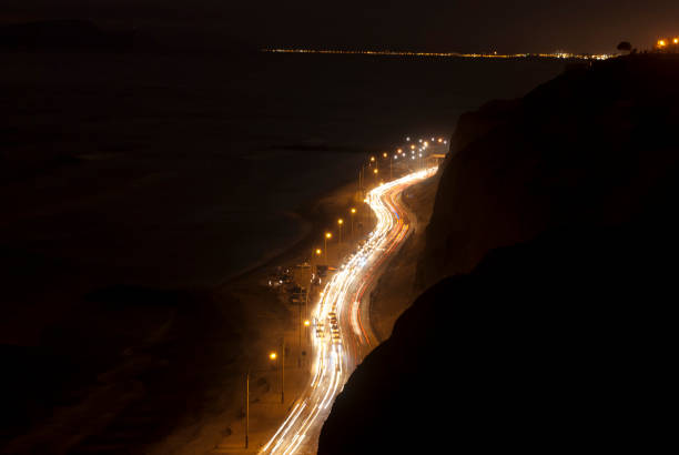 istock traffic on the green coast of lima 1404507612