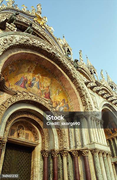 Fasada Bazyliki Saint Marks Venice - zdjęcia stockowe i więcej obrazów Akwaforta - Akwaforta, Architektura, Bazylika