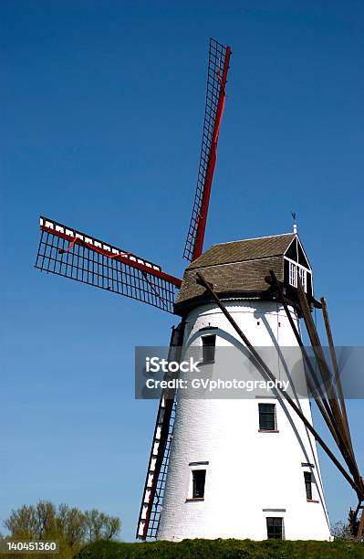 Brujas Foto de stock y más banco de imágenes de Aire libre - Aire libre, Arquitectura, Azul