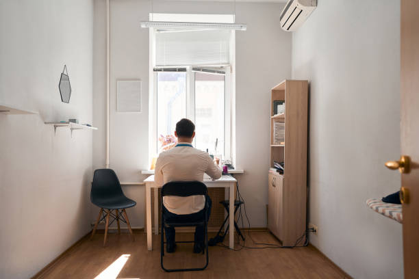 istock Male tailor using sewig machine in cozy ofice 1404516561
