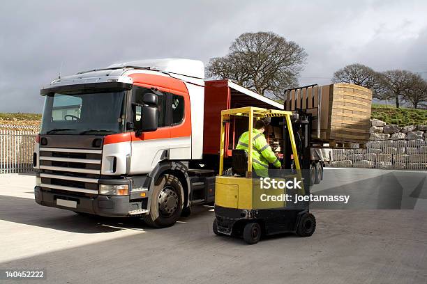 Gabelstapler Lkw Stockfoto und mehr Bilder von Arbeit und Beschäftigung - Arbeit und Beschäftigung, Arbeiten, Arbeiter