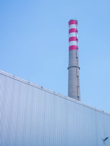 電力供給植物 - large business chimney cloud ストックフォトと画像