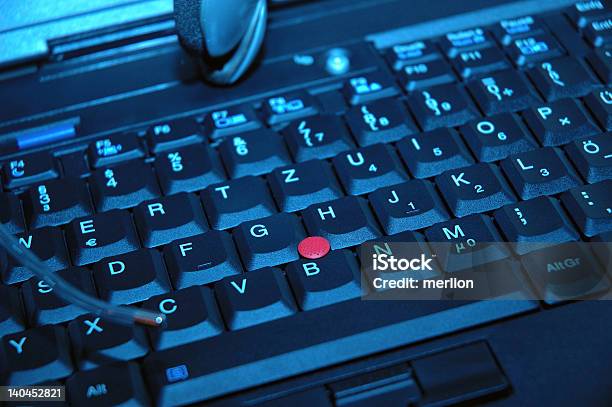 Foto de Teclado De Um Laptop e mais fotos de stock de Computador - Computador, Cor Preta, Correspondência