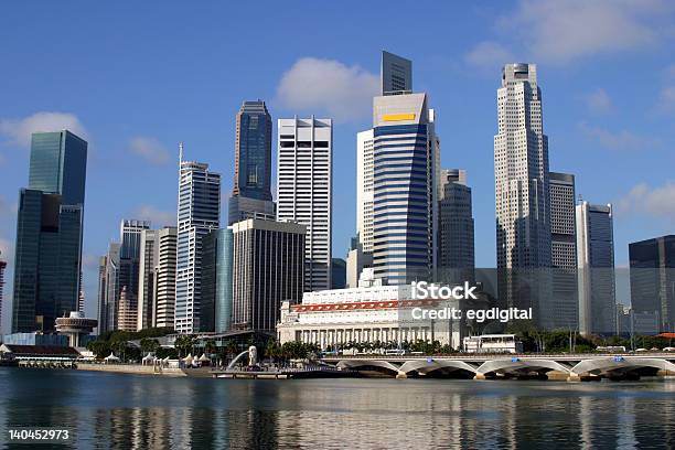 Singapore Skyline Foto de stock y más banco de imágenes de Aire libre - Aire libre, Alto - Descripción física, Arquitectura