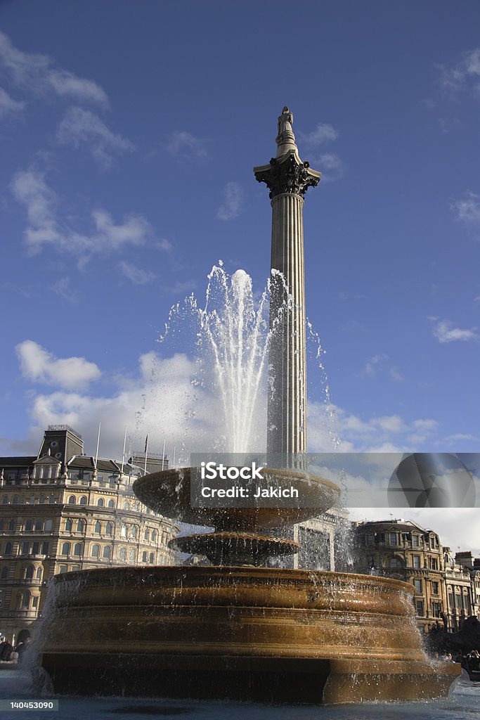 Nelsons columna con fuente - Foto de stock de Agua libre de derechos