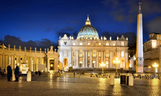 bazylika św. piotra nocą w watykanie, rzym, włochy. - cupola people rome lazio zdjęcia i obrazy z banku zdjęć