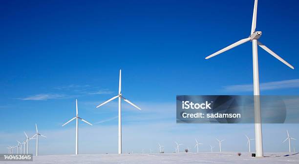 Wind Farm Stockfoto und mehr Bilder von Agrarbetrieb - Agrarbetrieb, Bedeckter Himmel, Drehen