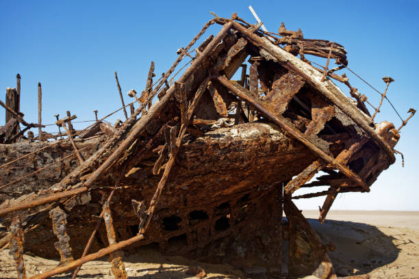 naufragio de eduard bohlen, costa del esqueleto, namibia, africa - bohlen fotografías e imágenes de stock