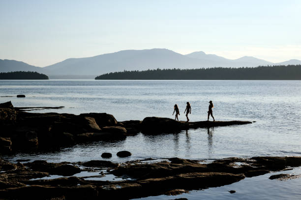 istock Seaside family vacation 1404537445