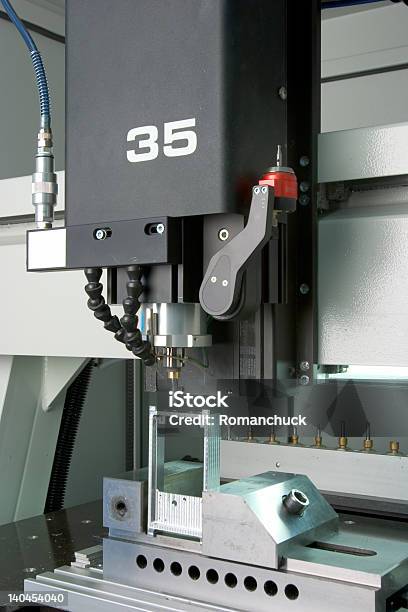 Fabrik Molding Maschine Stockfoto und mehr Bilder von Am Rand - Am Rand, Arbeiten, Benzin