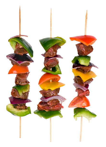 carne shishkabobs 8 - onion red isolated yellow - fotografias e filmes do acervo