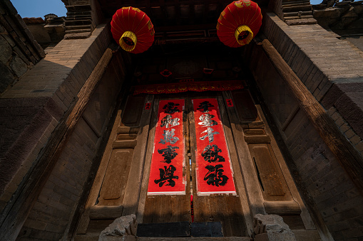 Ancient gate and Chinese New Year, lanterns, couplets，This is a very old house. Now it has become a scenic spot for free tours and has no copyright.