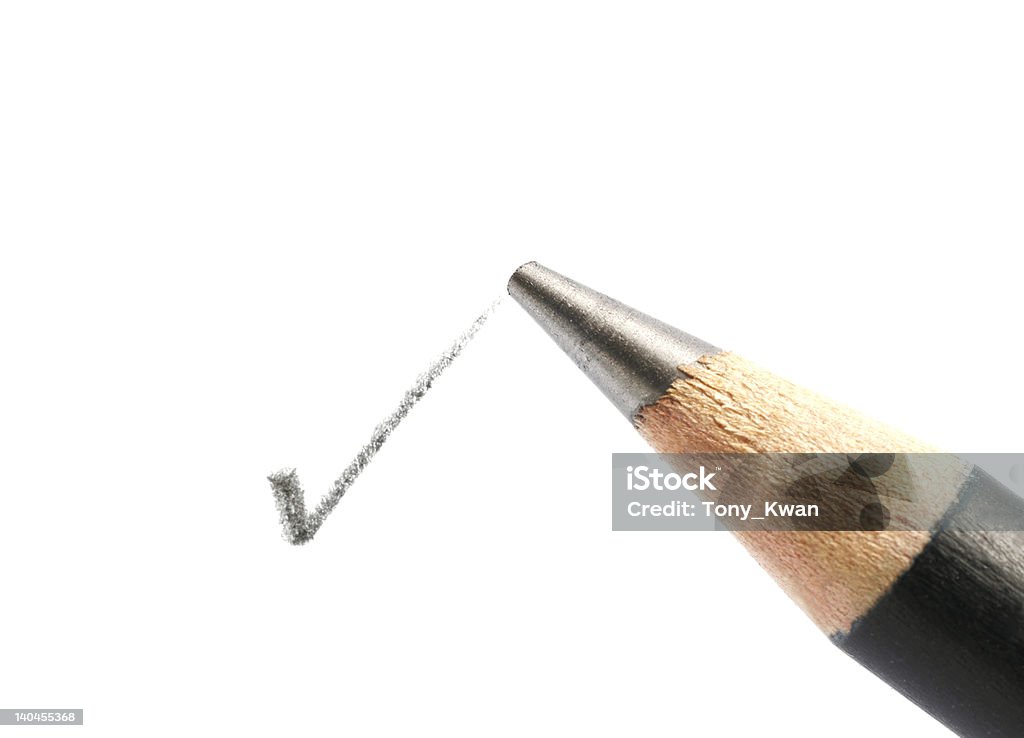 Segno di spunta a mano con matita isolato su bianco - Foto stock royalty-free di Accordo d'intesa