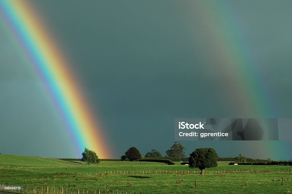 Двойные сельских Rainbow - Стоковые фото Радуга роялти-фри