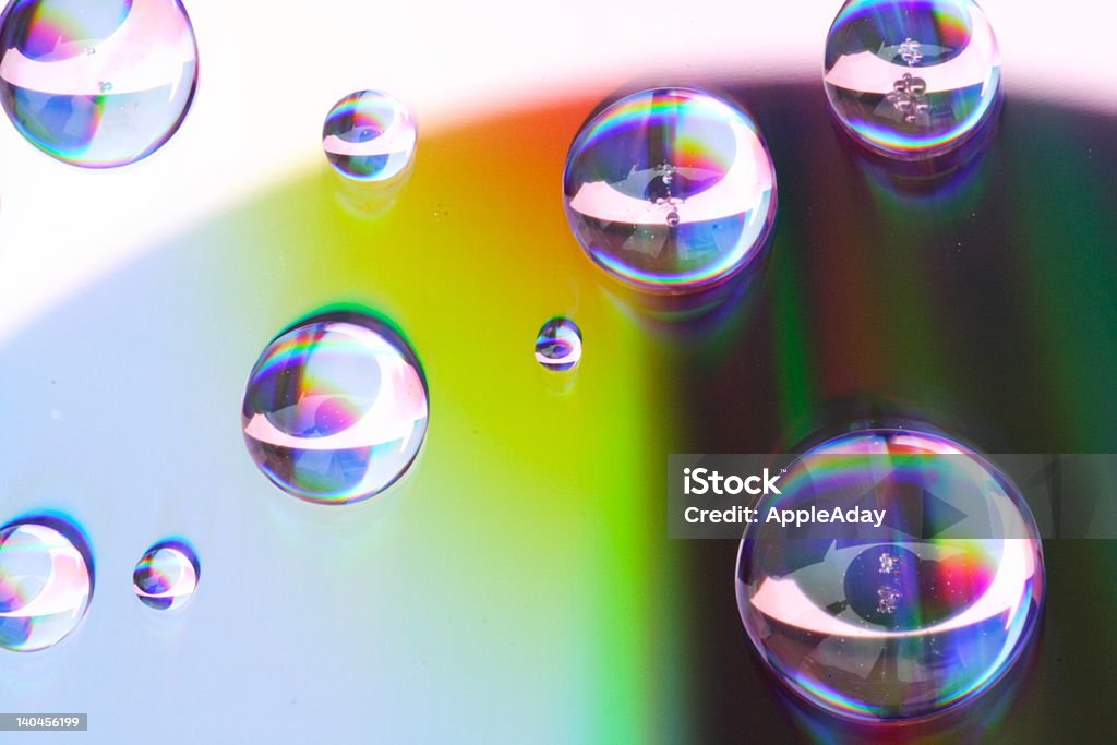 Капли воды на поверхности призматической - Стоковые фото Абстрактный роялти-фри