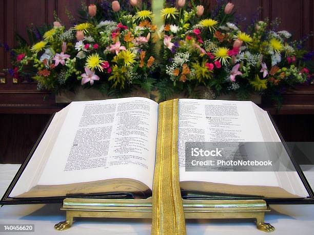 Offene Bibel Stockfoto und mehr Bilder von Altar - Altar, Beten, Bibel