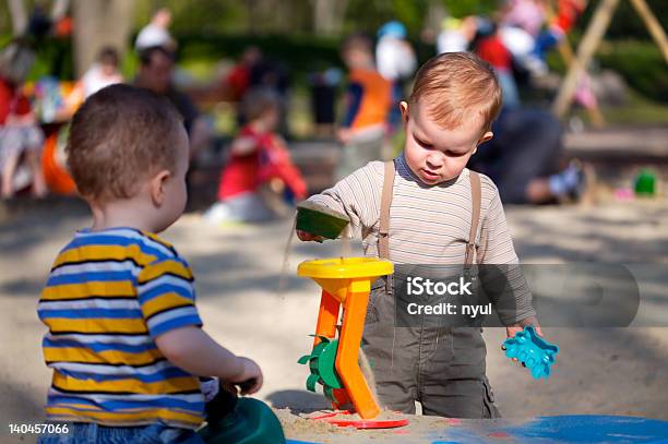 Foto de No Parquinho e mais fotos de stock de Bebê - Bebê, Parque infantil, Criança