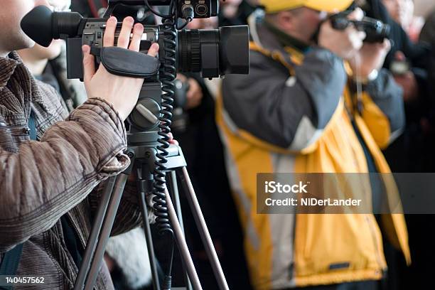 Männer Mit Kameras Stockfoto und mehr Bilder von Arbeiten - Arbeiten, Aufnahmegerät, Aufnahmestudio