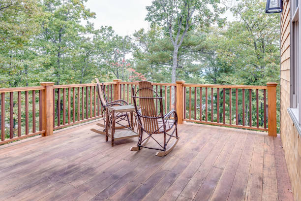 istock Wide open space outside of cabin style home 1404581711