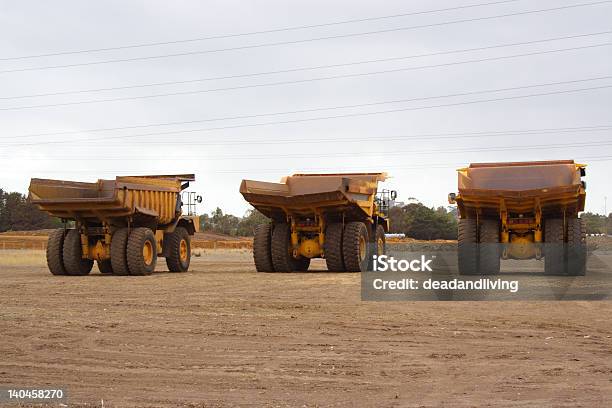 Camiões - Fotografias de stock e mais imagens de Amarelo - Amarelo, Buldózer, Camião