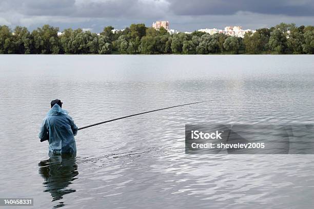 Pescador Y Meditar Foto de stock y más banco de imágenes de Adulto - Adulto, Agua, Aire libre