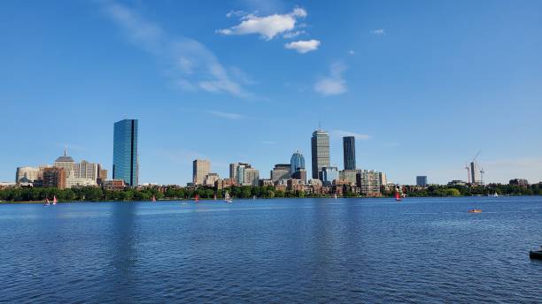 charles river - boston, massachusetts - boston skyline architecture kayaking zdjęcia i obrazy z banku zdjęć