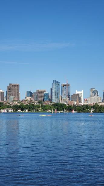 charles river - boston, massachusetts - boston skyline architecture kayaking zdjęcia i obrazy z banku zdjęć