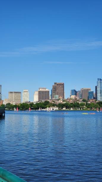 чарльз ривер - бостон, массачусетс - boston skyline architecture kayaking стоковые фото и изображения