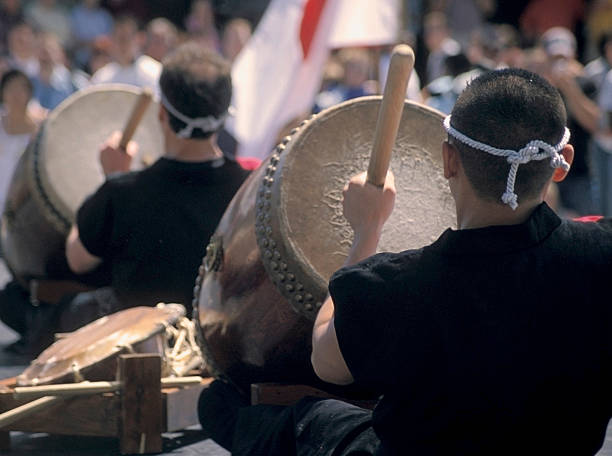 тайко drummers - taiko drum стоковые фото и изображения