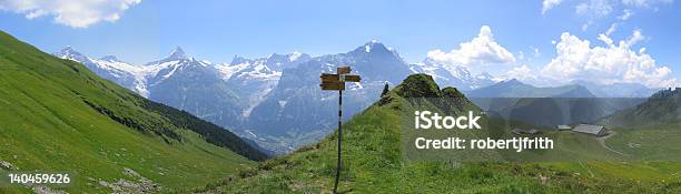 Montanha Poste - Fotografias de stock e mais imagens de Sinal de Direcção - Sinal de Direcção, Jungfrau, Montanha
