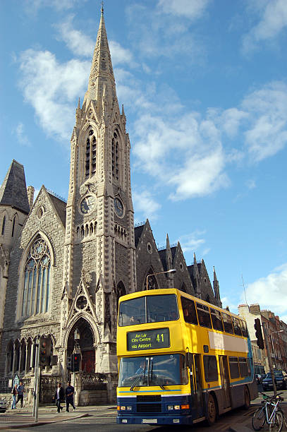 giornata di dublino. l'irlanda - republic of ireland dublin ireland bus city foto e immagini stock