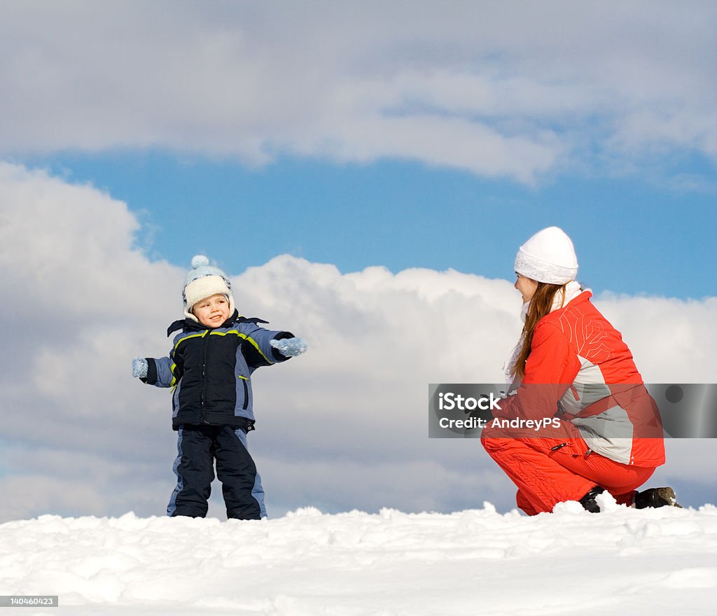 Boy desempeñado con madre - Foto de stock de Actividad libre de derechos
