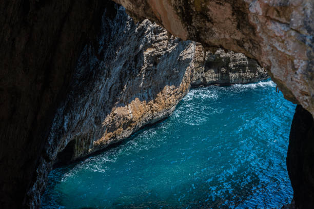 Grotta del Turco is so called, as in the ninth century the ships of the Saracens took refuge in the crevices of this strategic promontory, to attack ships in transit and plunder them.