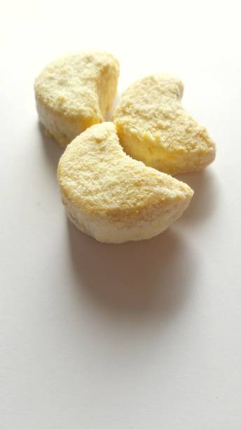 biscoitos brancos de neve - bakery baked biscuit sweet food - fotografias e filmes do acervo