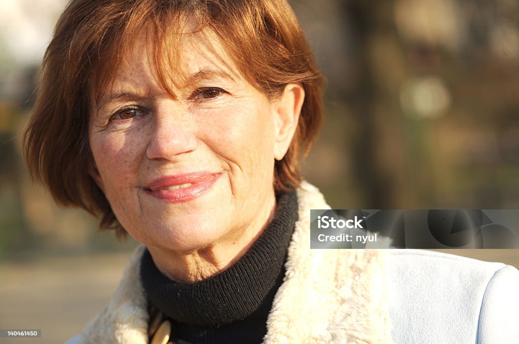 Пожилая женщина - Стоковые фото Активный пенсионер роялти-фри
