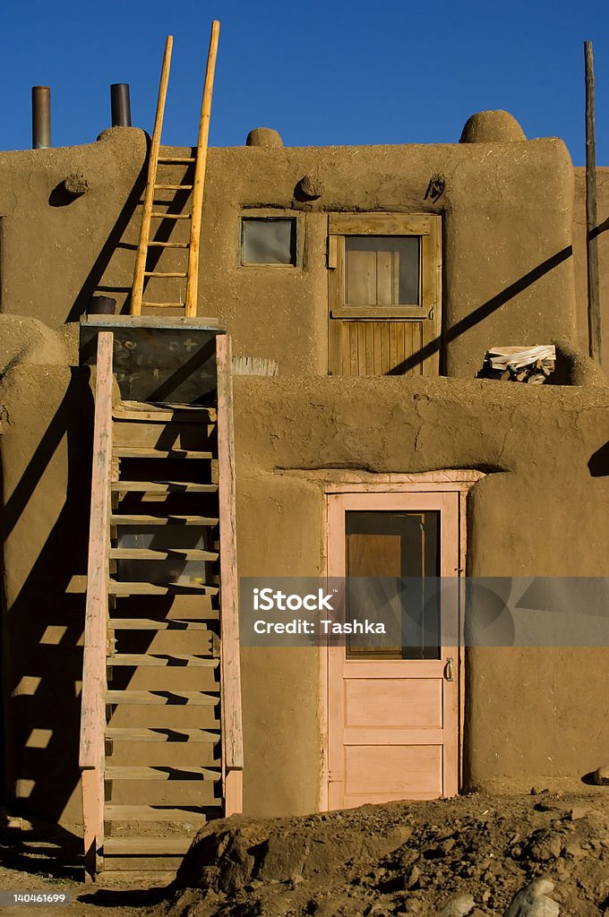 Taos Pueblo - Foto de stock de Etnia Latinoamericana libre de derechos