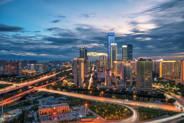 china xi'an moderne stadt wolkenkratzer landschaft - xian stock-fotos und bilder