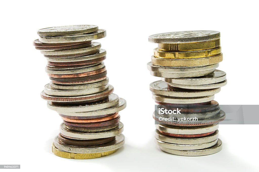 piles de pièces de monnaie sur un arrière-plan blanc - Photo de Acheter libre de droits