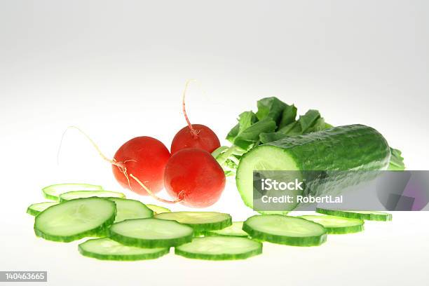 Foto de Verde E Vermelho Pepino Rabanete e mais fotos de stock de 6-7 Anos - 6-7 Anos, Adulto maduro, Agricultura