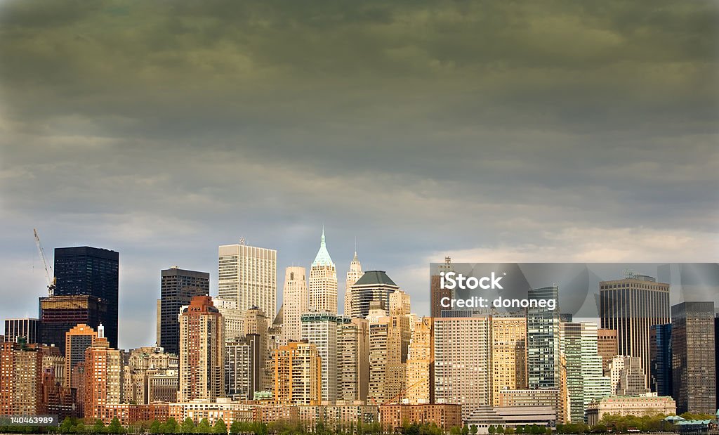 Шторм Brewing над Манхэттен - Стоковые фото Архитектура роялти-фри