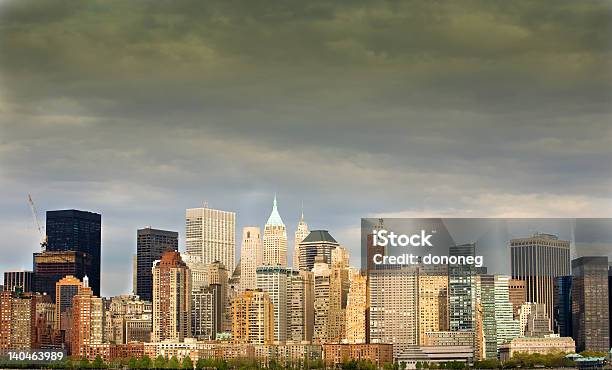Шторм Brewing Над Манхэттен — стоковые фотографии и другие картинки Архитектура - Архитектура, Без людей, Бизнес