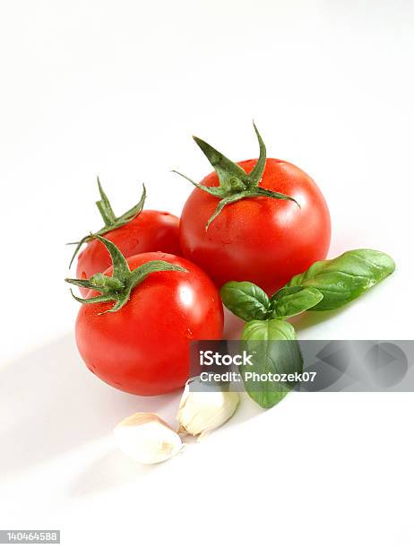 Pomidory Bazylia Czosnek - zdjęcia stockowe i więcej obrazów Bar szybkiej obsługi - Bar szybkiej obsługi, Bazylia, Bez ludzi